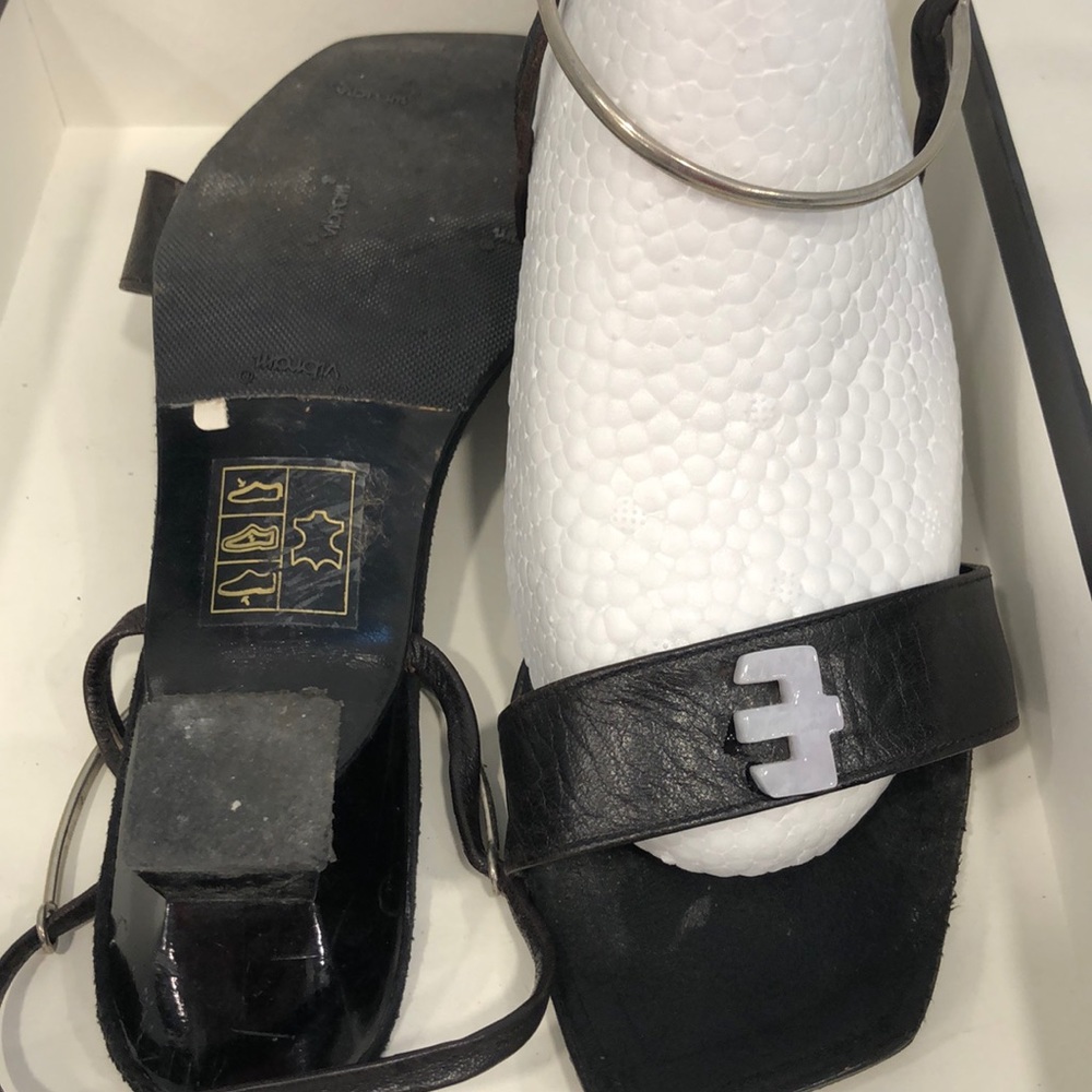 Leather sandal with metal and lilac jade details - Picture 2 of 3